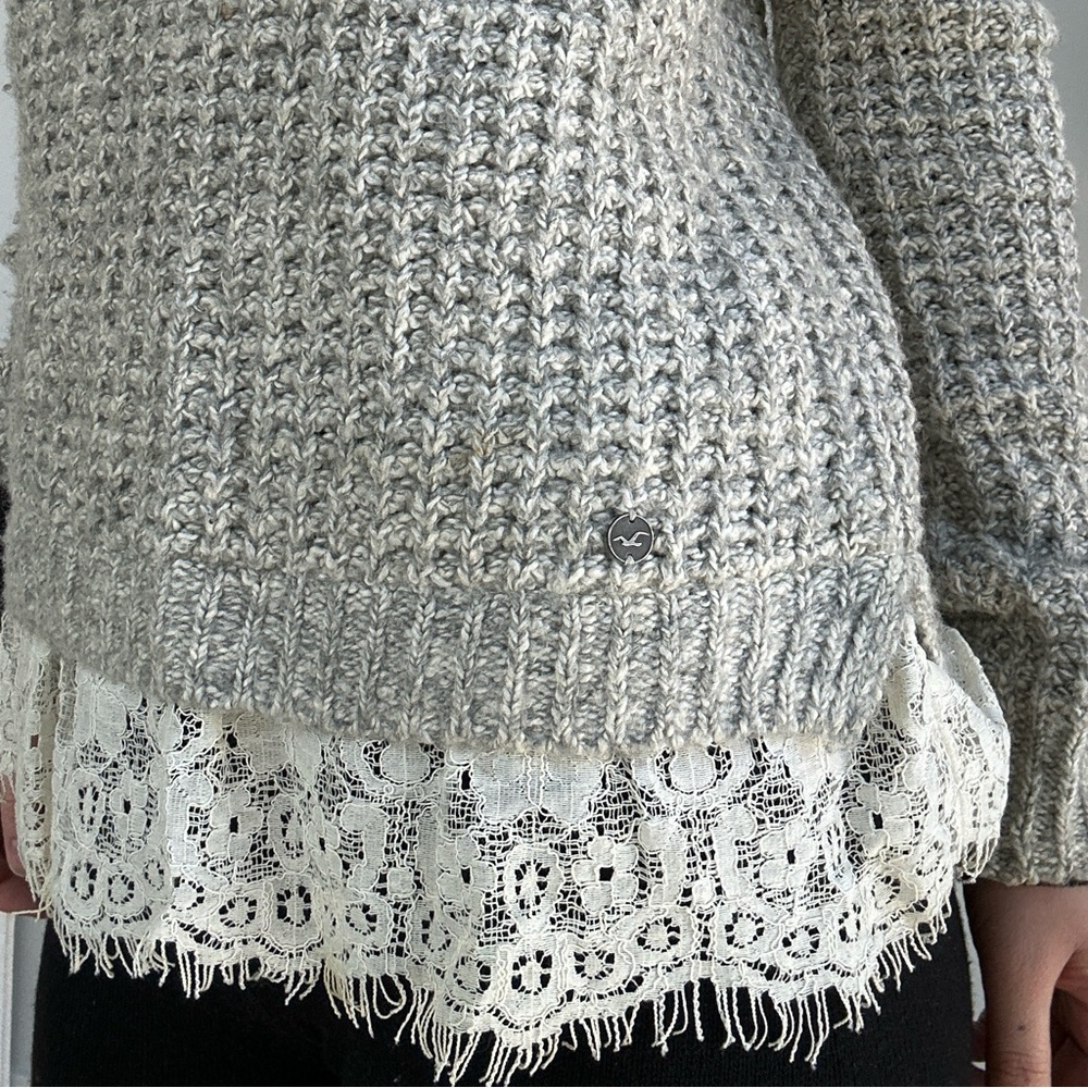 Hollister V-Neck Sweater - Picture 7 of 7